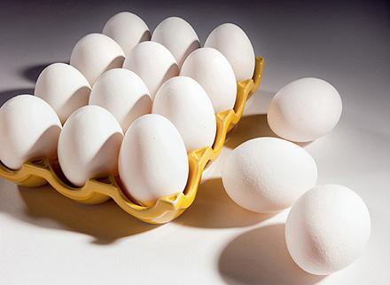 A dozen eggs in a carton 