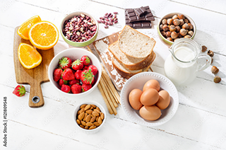 Foodallergy Foods often associated with food allergies including: eggs, dairy, nuts, strawberries and wheat.